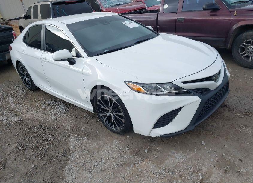 2019 Toyota Camry SE (VIN 4T1B11HK0KU200210) main photo