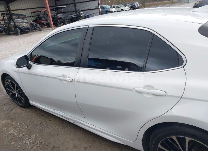 Photo 14 of 2019 Toyota Camry SE (VIN 4T1B11HK0KU200210)