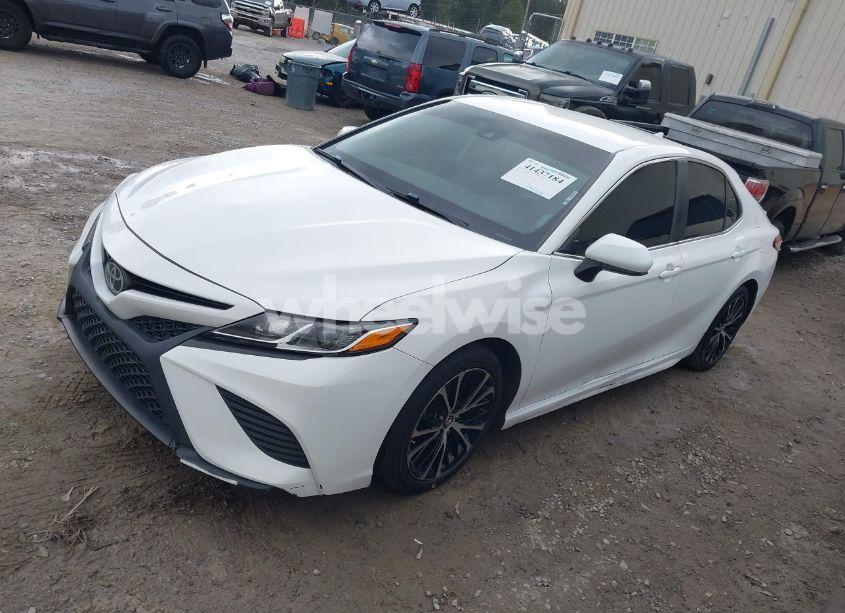 Photo 2 of 2019 Toyota Camry SE (VIN 4T1B11HK0KU200210)