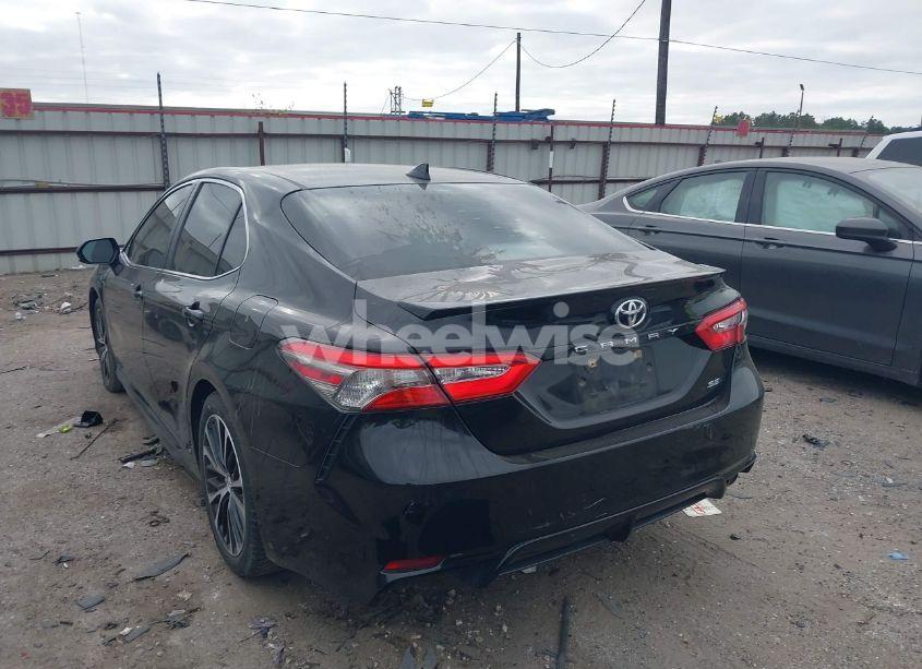 Photo 3 of 2019 Toyota Camry SE (VIN 4T1B11HK0KU201034)