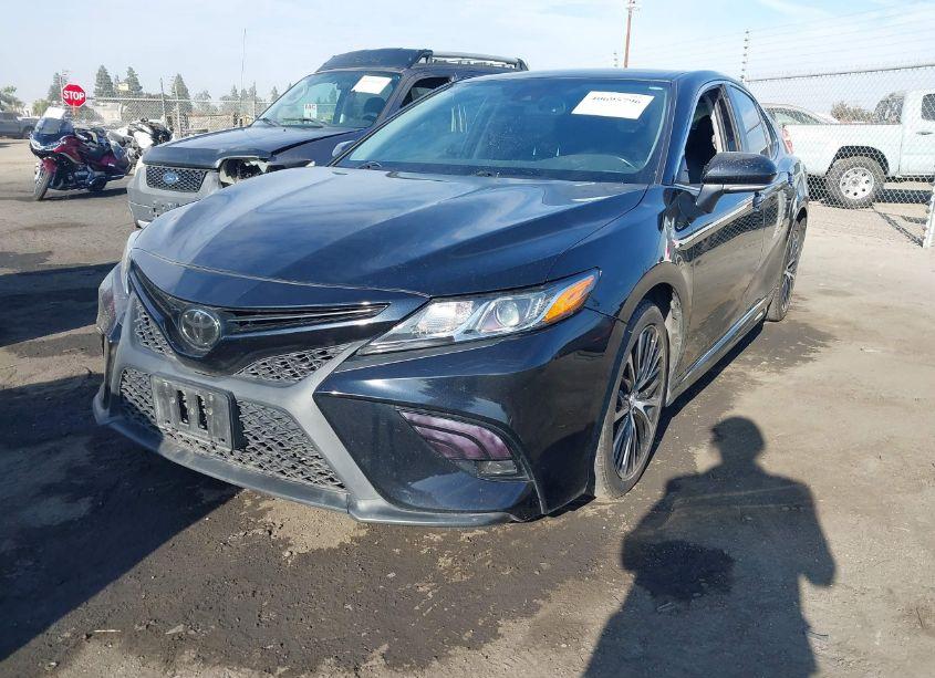 Photo 2 of 2019 Toyota Camry SE (VIN 4T1B11HK0KU230856)
