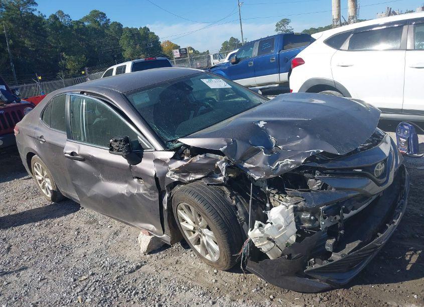 Photo 13 of 2019 Toyota Camry LE (VIN 4T1B11HK0KU232851)