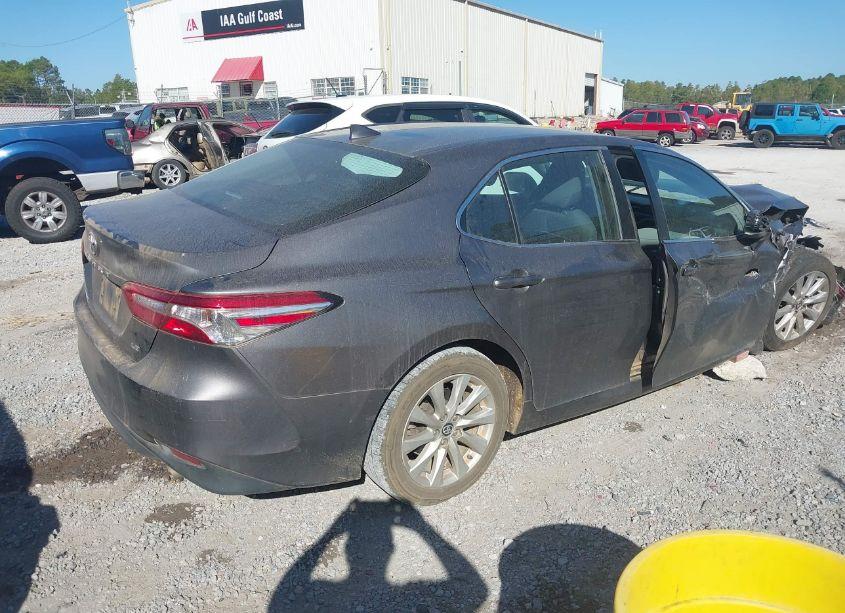 Photo 4 of 2019 Toyota Camry LE (VIN 4T1B11HK0KU232851)