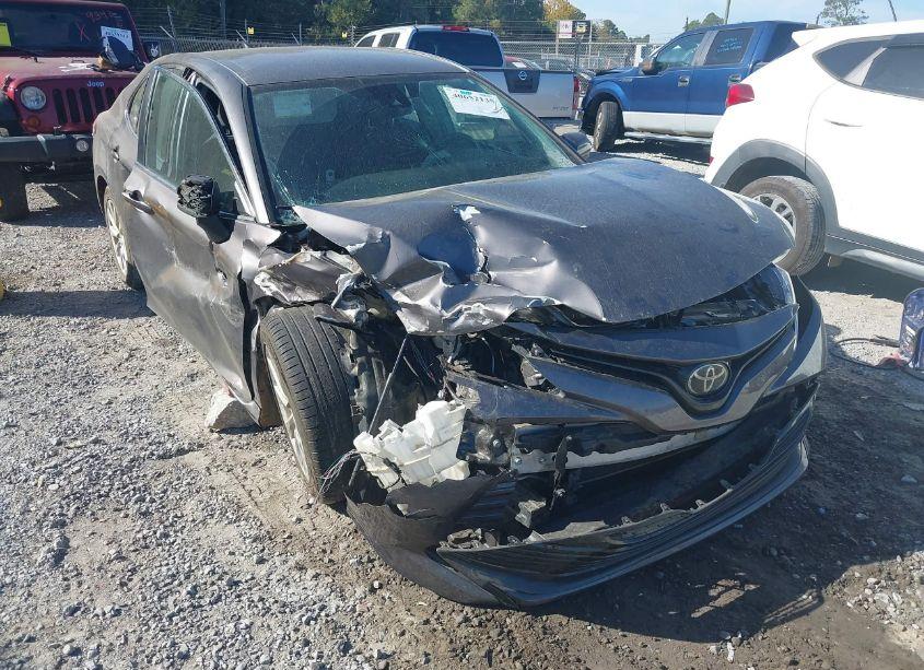 Photo 6 of 2019 Toyota Camry LE (VIN 4T1B11HK0KU232851)