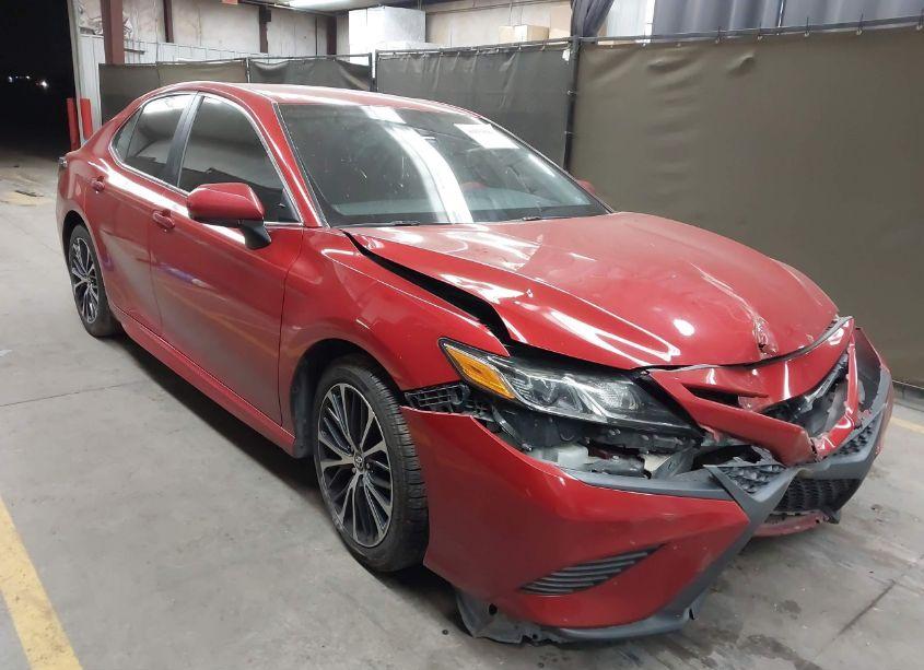 2019 Toyota Camry SE (VIN 4T1B11HK0KU240500) main photo
