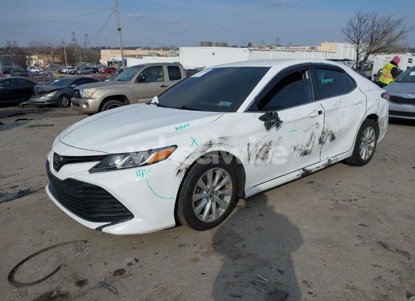 Photo 2 of 2019 Toyota Camry LE (VIN 4T1B11HK0KU253134)
