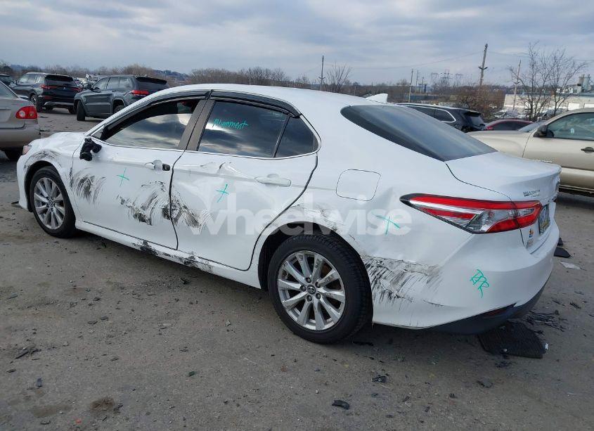 Photo 3 of 2019 Toyota Camry LE (VIN 4T1B11HK0KU253134)
