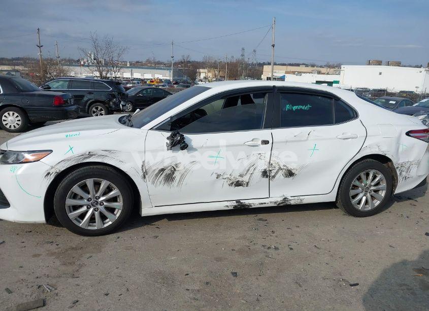 Photo 6 of 2019 Toyota Camry LE (VIN 4T1B11HK0KU253134)