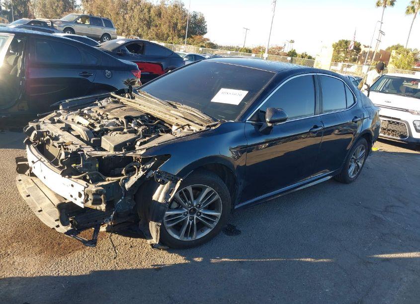 Photo 2 of 2019 Toyota Camry SE (VIN 4T1B11HK0KU256454)