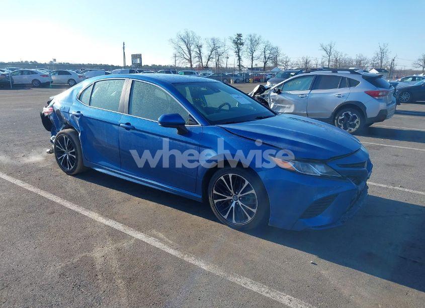 2019 Toyota Camry SE (VIN 4T1B11HK0KU257197) main photo
