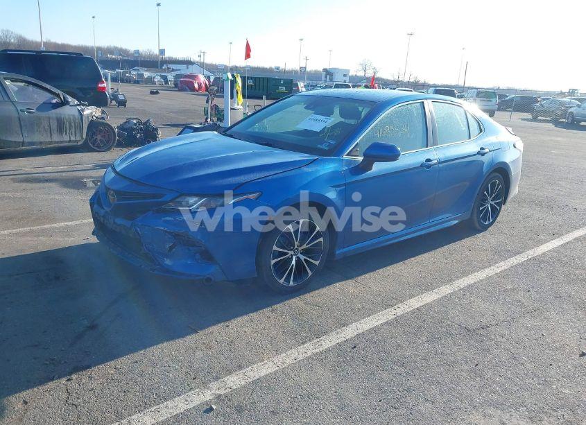 Photo 2 of 2019 Toyota Camry SE (VIN 4T1B11HK0KU257197)