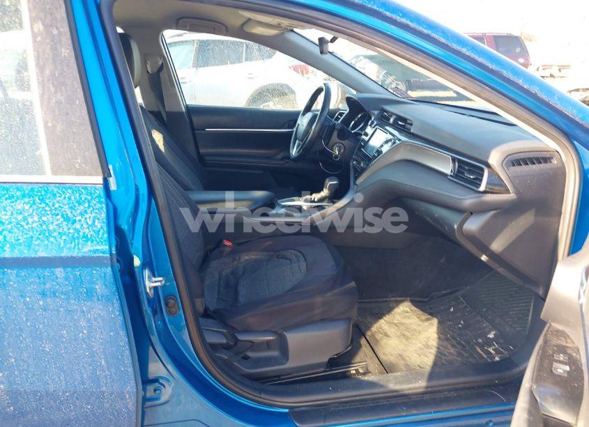 Photo 5 of 2019 Toyota Camry SE (VIN 4T1B11HK0KU257197)