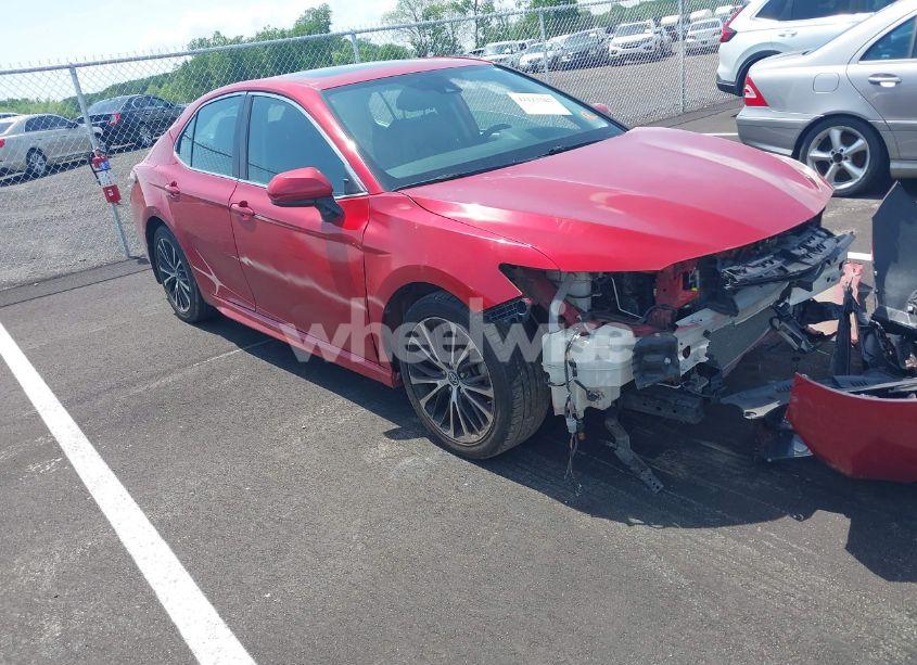 2019 Toyota Camry SE (VIN 4T1B11HK0KU267258) main photo