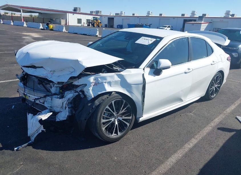 Photo 2 of 2019 Toyota Camry SE (VIN 4T1B11HK0KU684153)