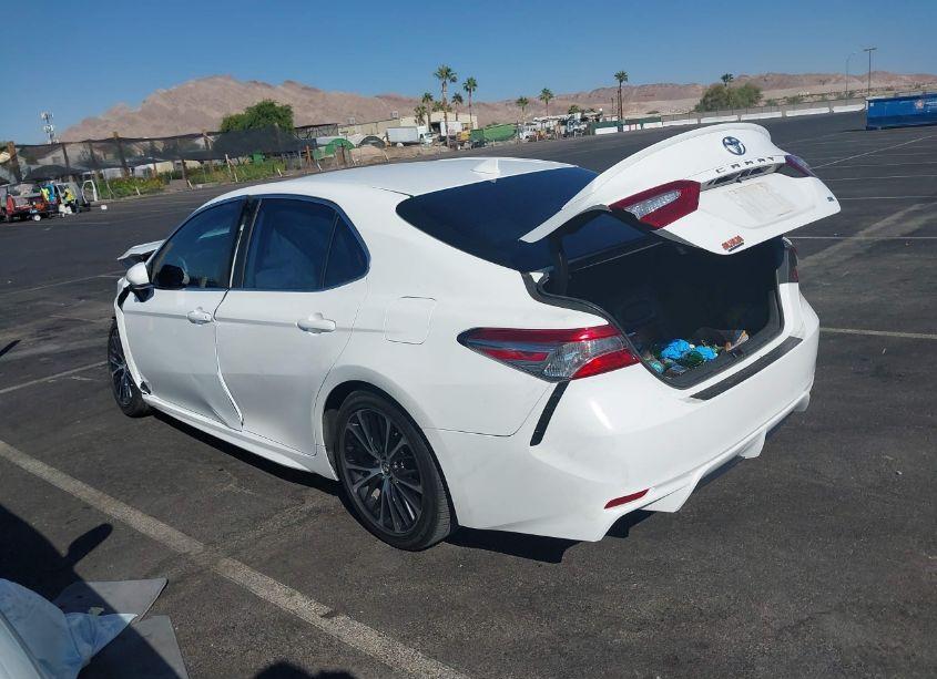 Photo 3 of 2019 Toyota Camry SE (VIN 4T1B11HK0KU684153)