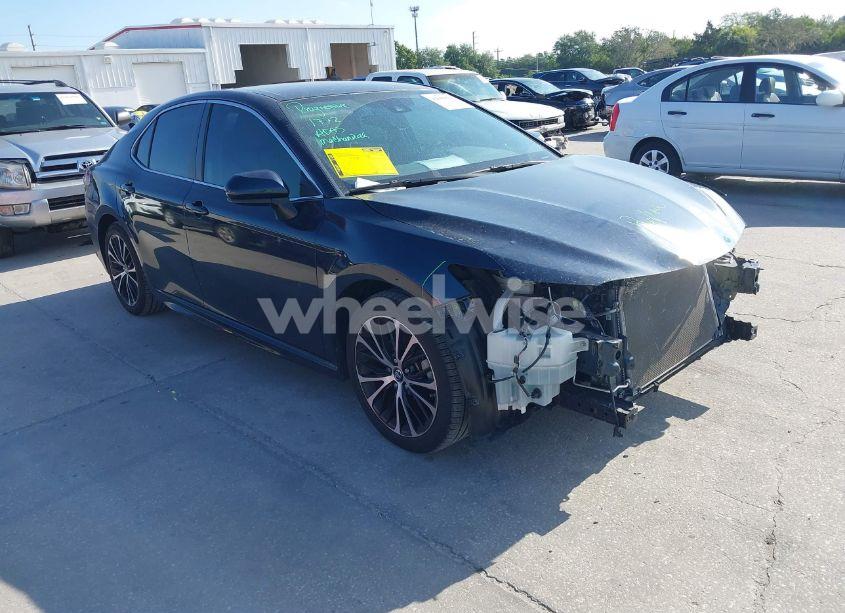 2019 Toyota Camry SE (VIN 4T1B11HK0KU697016) main photo