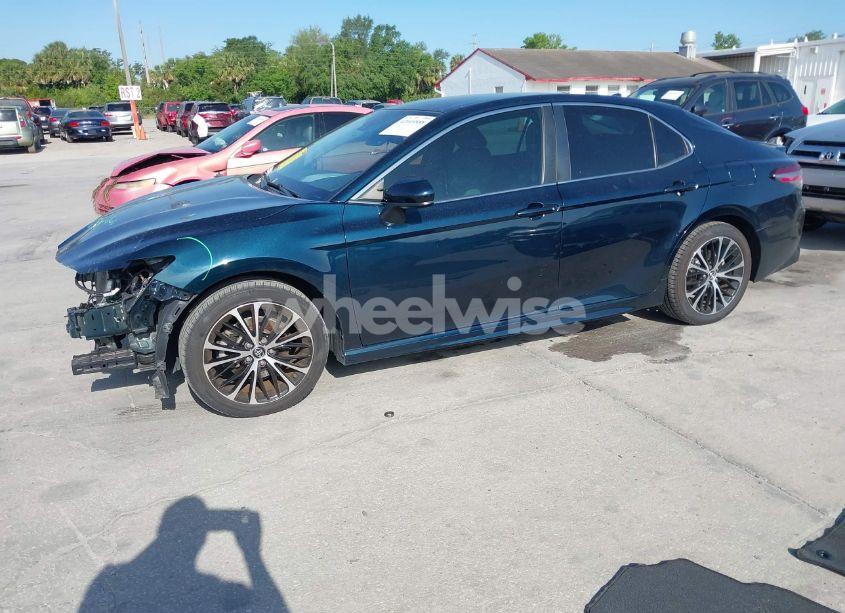 Photo 2 of 2019 Toyota Camry SE (VIN 4T1B11HK0KU697016)
