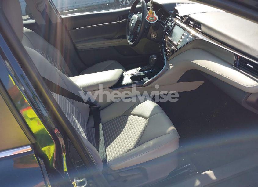 Photo 5 of 2019 Toyota Camry SE (VIN 4T1B11HK0KU697016)