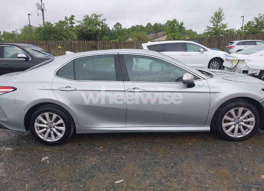 Photo 14 of 2019 Toyota Camry LE (VIN 4T1B11HK0KU698215)