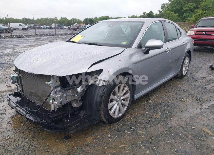 Photo 2 of 2019 Toyota Camry LE (VIN 4T1B11HK0KU698215)