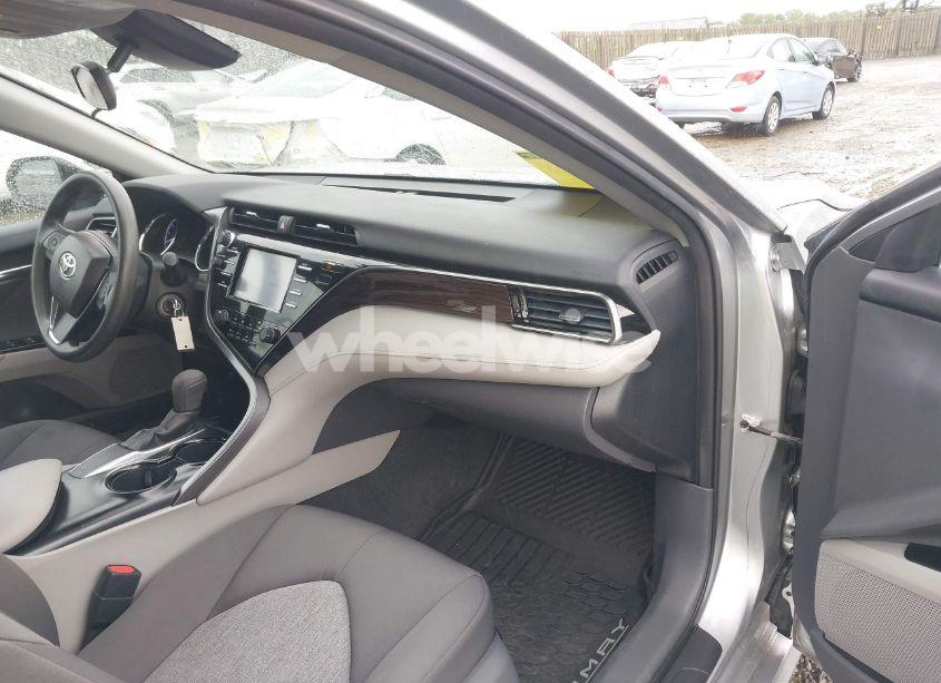 Photo 5 of 2019 Toyota Camry LE (VIN 4T1B11HK0KU698215)