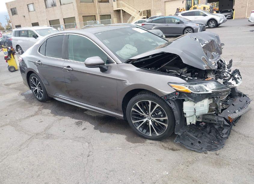 2019 Toyota Camry SE (VIN 4T1B11HK0KU714011) main photo