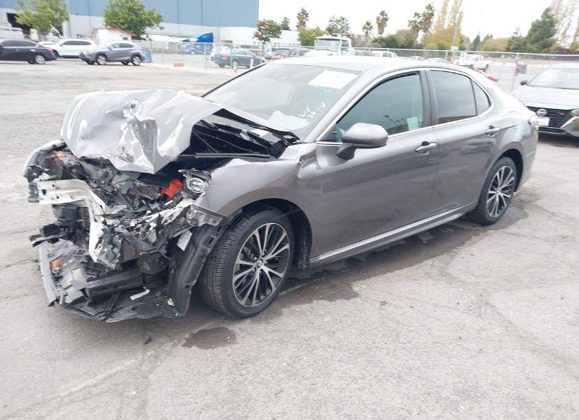 Photo 2 of 2019 Toyota Camry SE (VIN 4T1B11HK0KU714011)