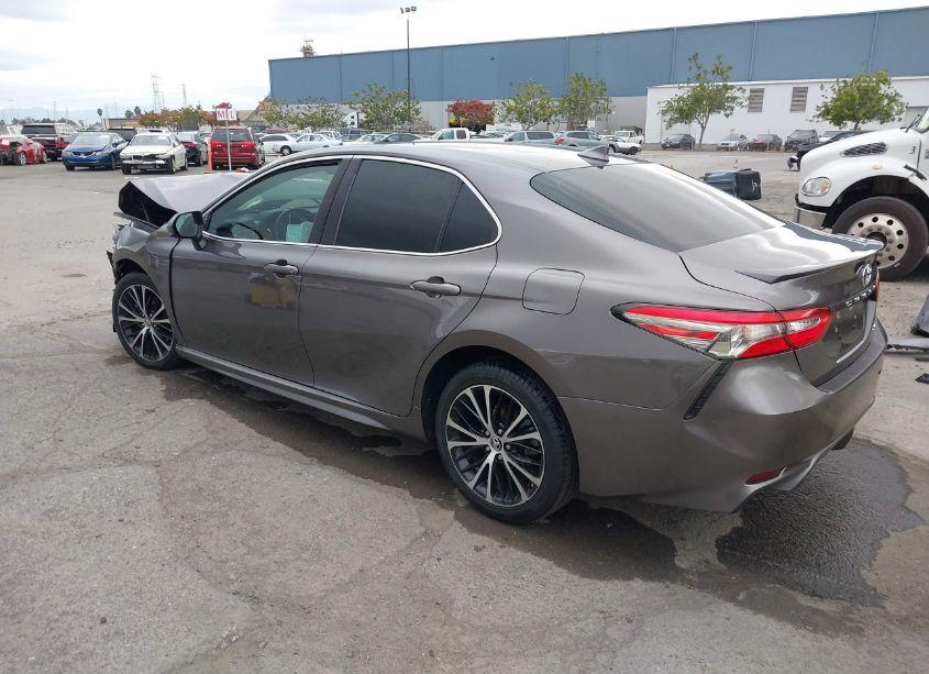 Photo 3 of 2019 Toyota Camry SE (VIN 4T1B11HK0KU714011)