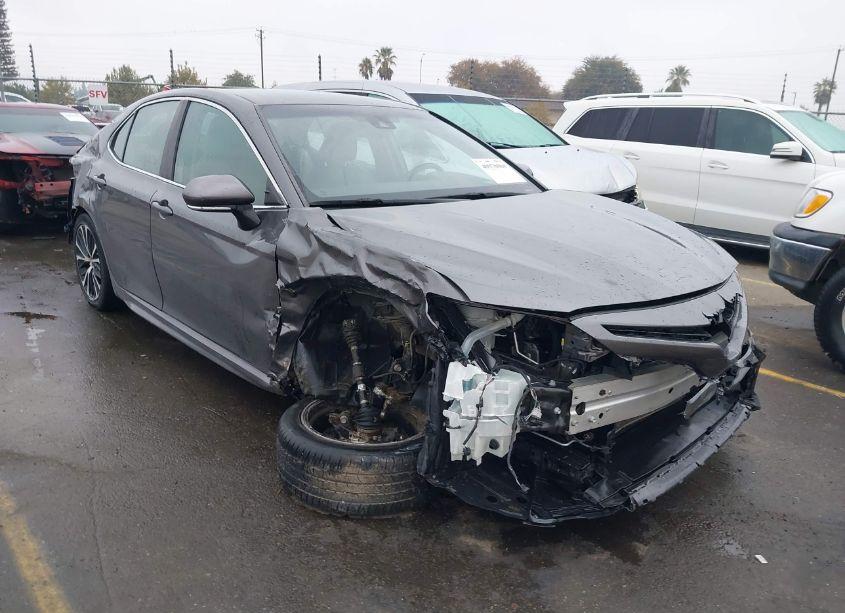 2019 Toyota Camry SE (VIN 4T1B11HK0KU719144) main photo