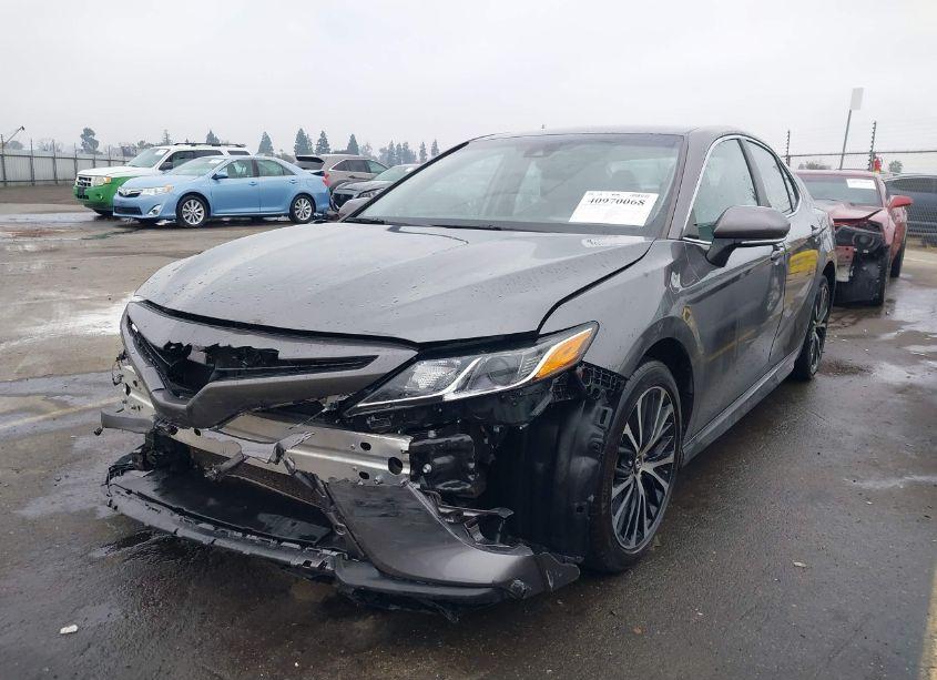 Photo 2 of 2019 Toyota Camry SE (VIN 4T1B11HK0KU719144)