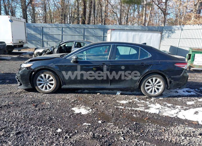 Photo 14 of 2019 Toyota Camry LE (VIN 4T1B11HK0KU723386)