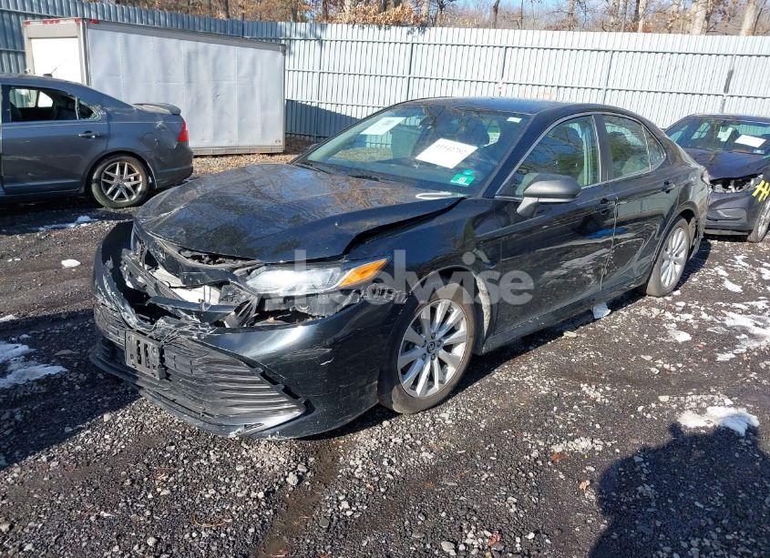Photo 2 of 2019 Toyota Camry LE (VIN 4T1B11HK0KU723386)