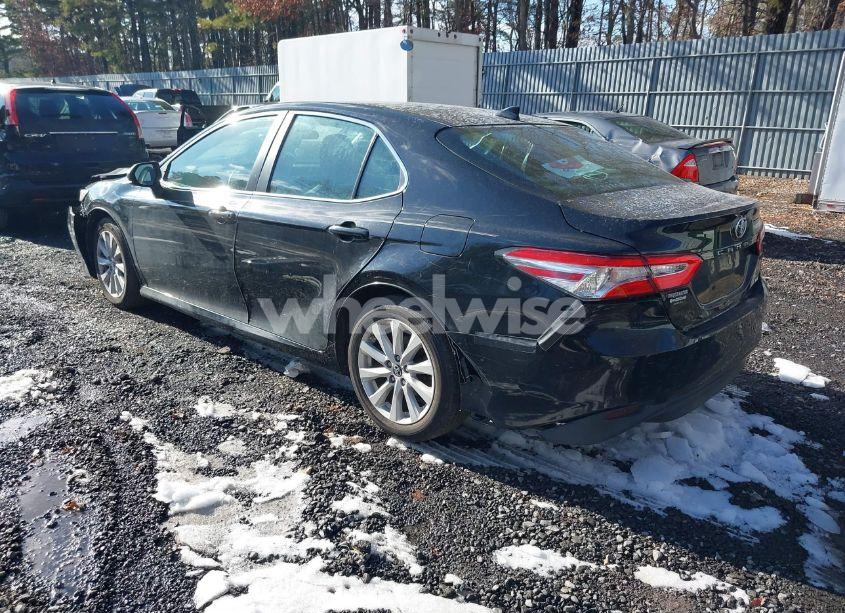 Photo 3 of 2019 Toyota Camry LE (VIN 4T1B11HK0KU723386)