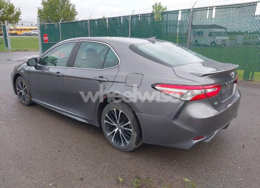 Photo 3 of 2019 Toyota Camry SE (VIN 4T1B11HK0KU729303)