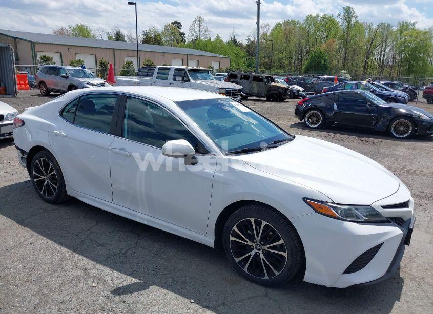 2019 Toyota Camry L/LE/XLE/SE/XSE (VIN 4T1B11HK0KU754797) main photo