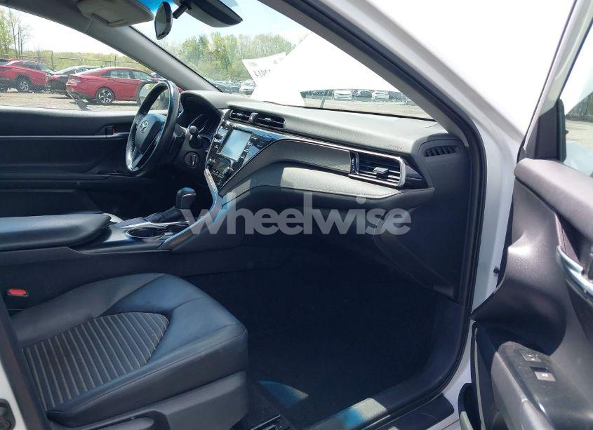 Photo 5 of 2019 Toyota Camry L/LE/XLE/SE/XSE (VIN 4T1B11HK0KU754797)