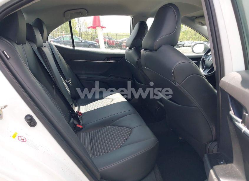 Photo 8 of 2019 Toyota Camry L/LE/XLE/SE/XSE (VIN 4T1B11HK0KU754797)