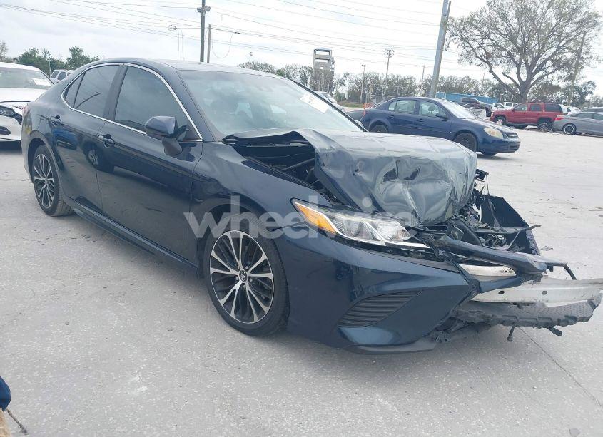 2019 Toyota Camry SE (VIN 4T1B11HK0KU756212) main photo