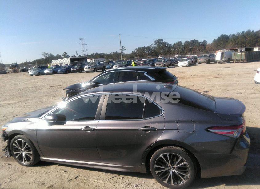 Photo 14 of 2019 Toyota Camry SE (VIN 4T1B11HK0KU784799)