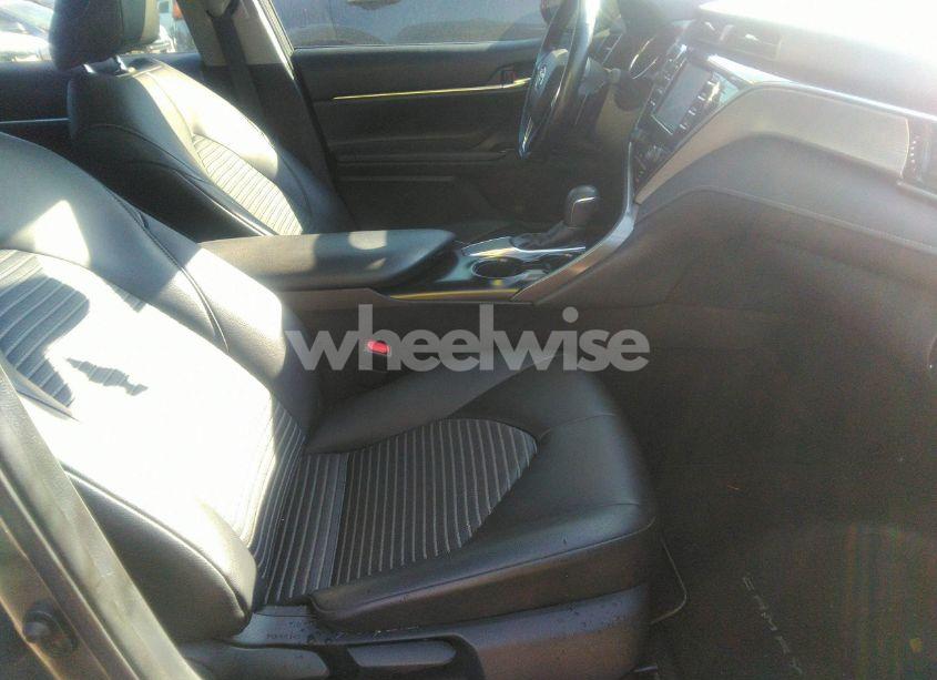 Photo 5 of 2019 Toyota Camry SE (VIN 4T1B11HK0KU784799)