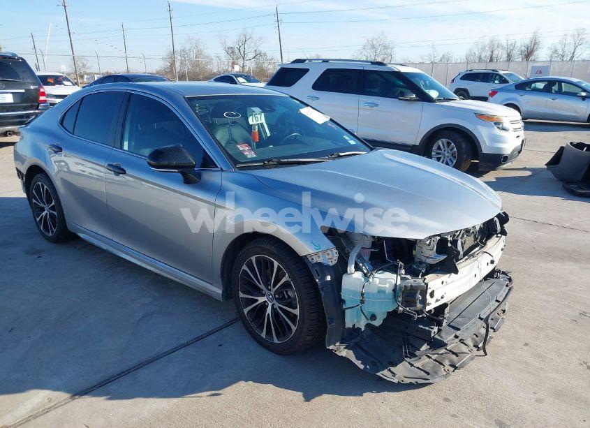 2019 Toyota Camry SE (VIN 4T1B11HK0KU787685) main photo