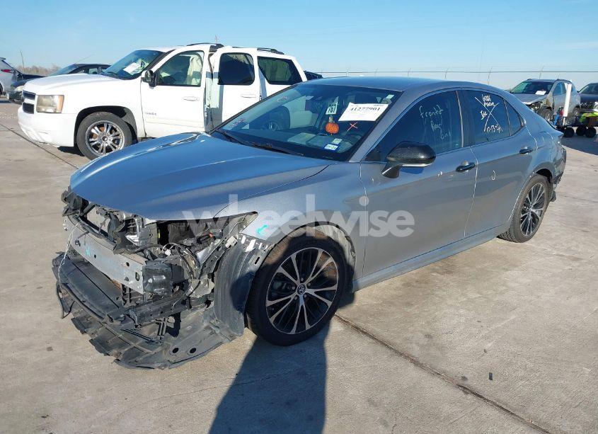 Photo 2 of 2019 Toyota Camry SE (VIN 4T1B11HK0KU787685)