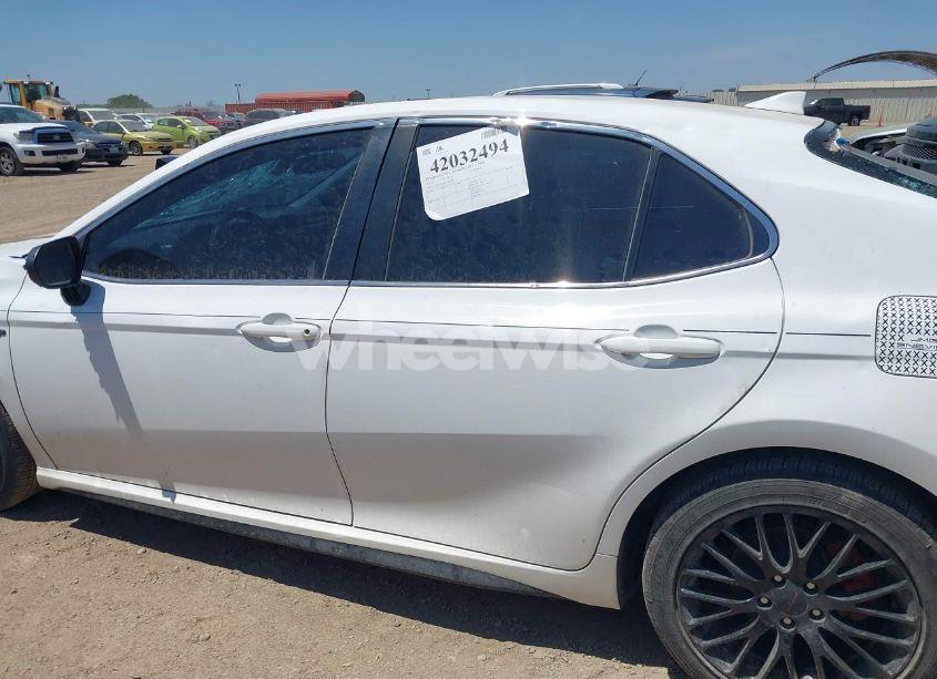 Photo 14 of 2019 Toyota Camry SE (VIN 4T1B11HK0KU809605)