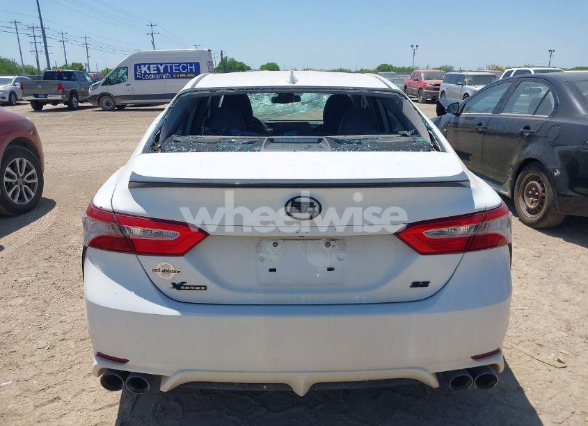 Photo 16 of 2019 Toyota Camry SE (VIN 4T1B11HK0KU809605)