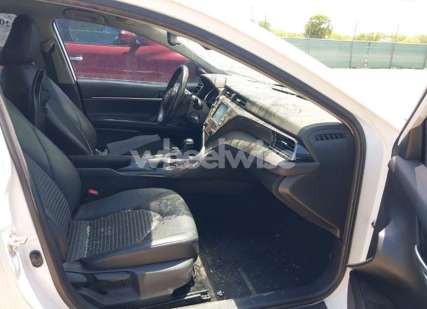 Photo 5 of 2019 Toyota Camry SE (VIN 4T1B11HK0KU809605)