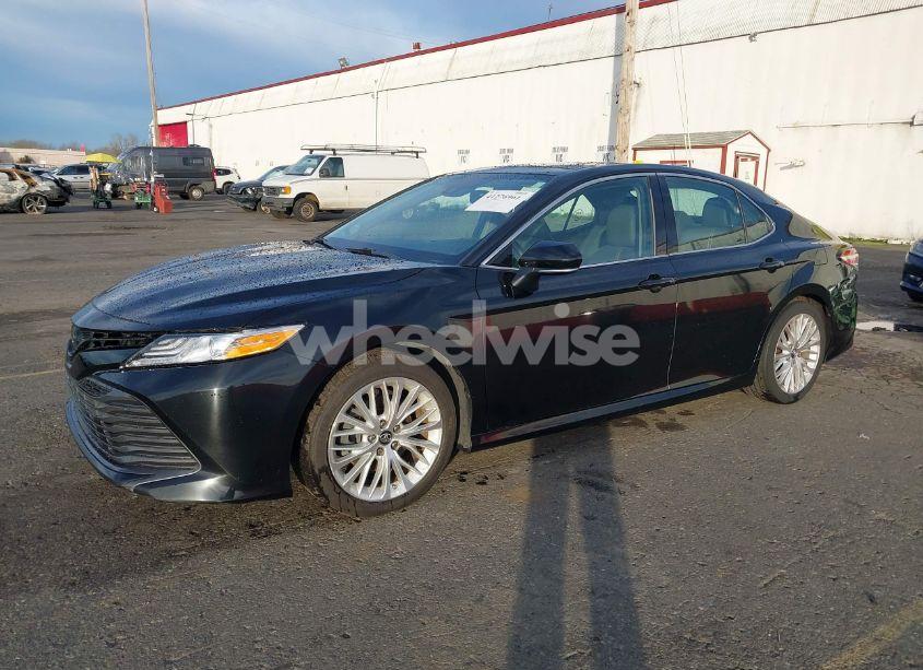 Photo 2 of 2019 Toyota Camry XLE (VIN 4T1B11HK0KU810527)