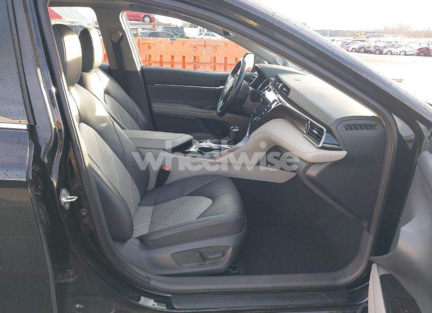 Photo 5 of 2019 Toyota Camry XLE (VIN 4T1B11HK0KU810527)