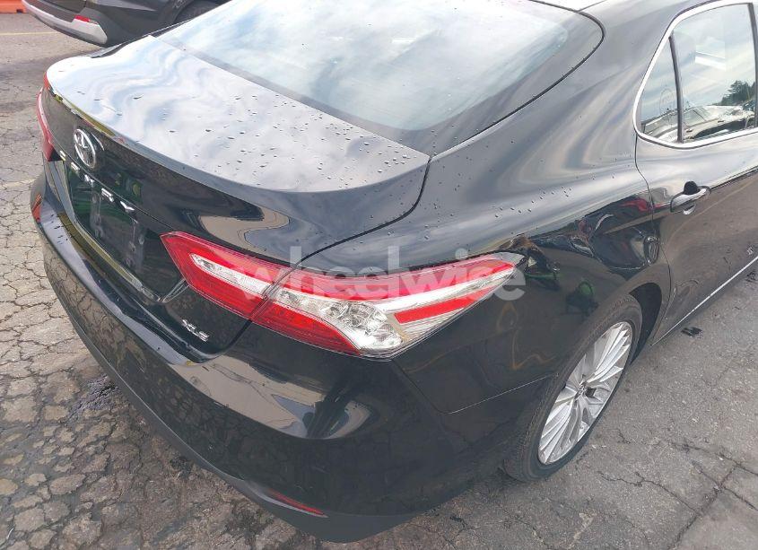 Photo 6 of 2019 Toyota Camry XLE (VIN 4T1B11HK0KU810527)