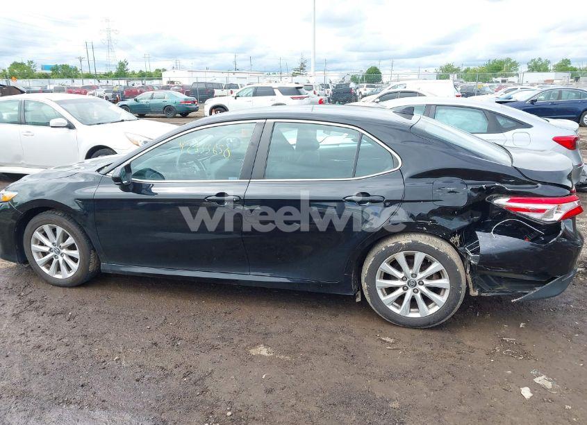 Photo 14 of 2019 Toyota Camry L/LE/SE/XLE (VIN 4T1B11HK0KU821995)