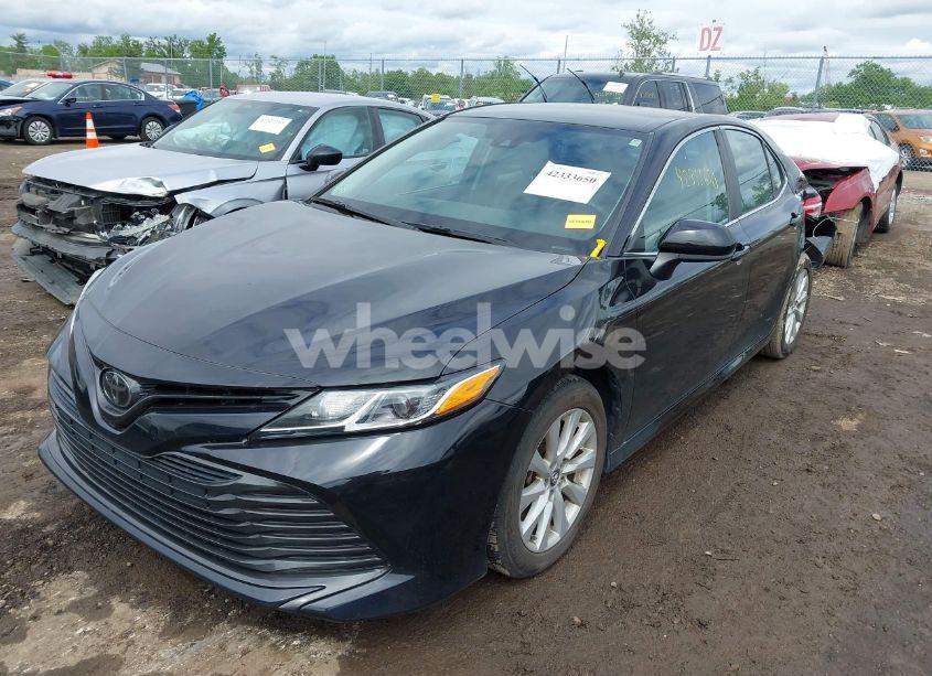 Photo 2 of 2019 Toyota Camry L/LE/SE/XLE (VIN 4T1B11HK0KU821995)